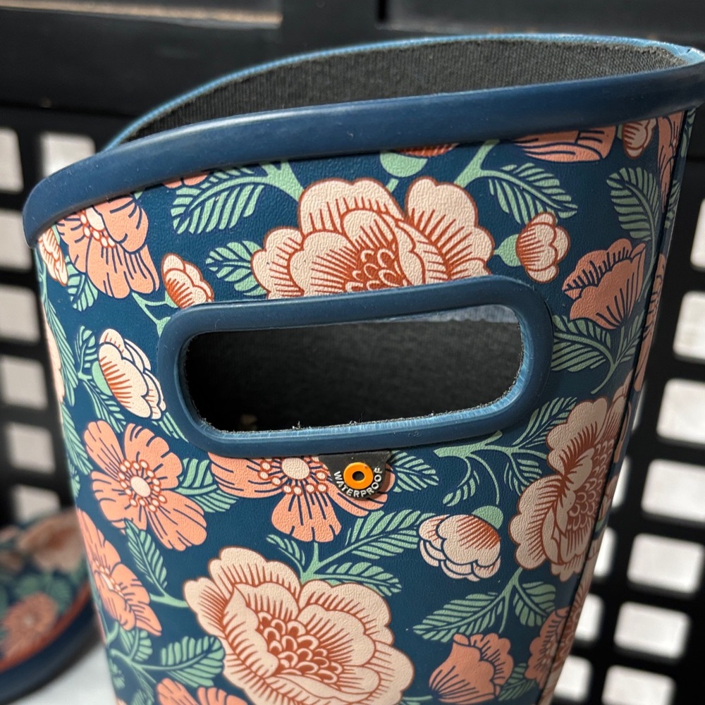 Bogs Blue & Pink Floral Size 7 Tall  Rain Boots Pull-On NWOT Women’s 💙 - Picture 10 of 12